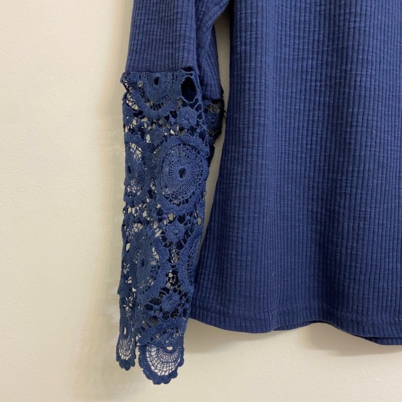 Lace sleeve detail, long-sleeved knit henley tee - Picture 2 of 10